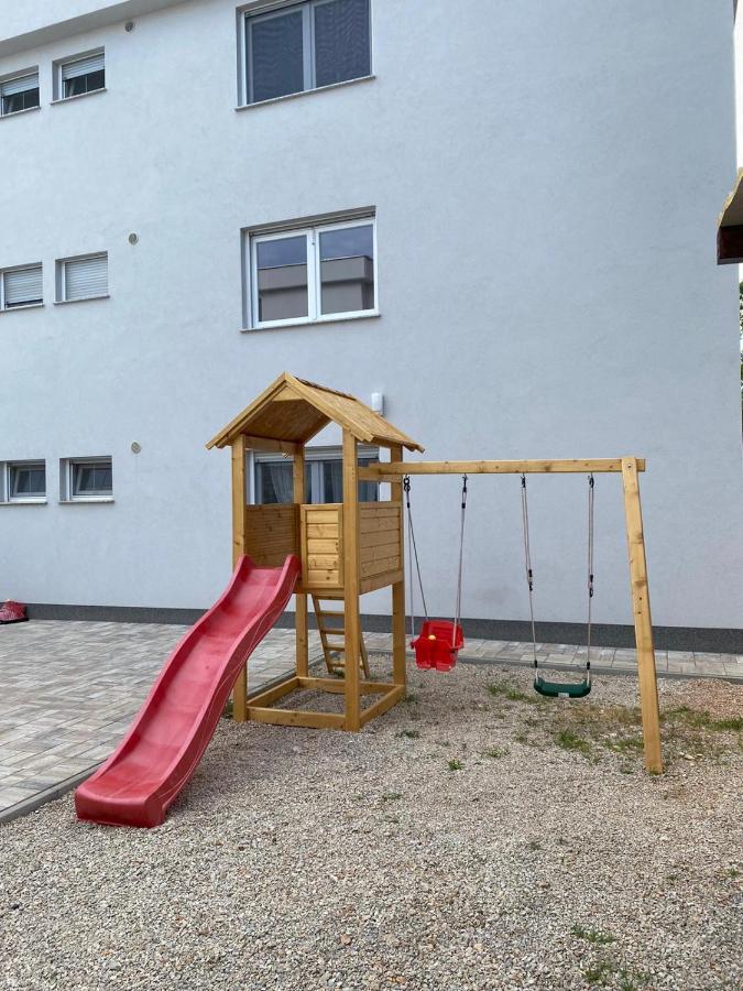 Apartmani Grgic On The Adress Branka Fucica 96 Malinska Exterior foto